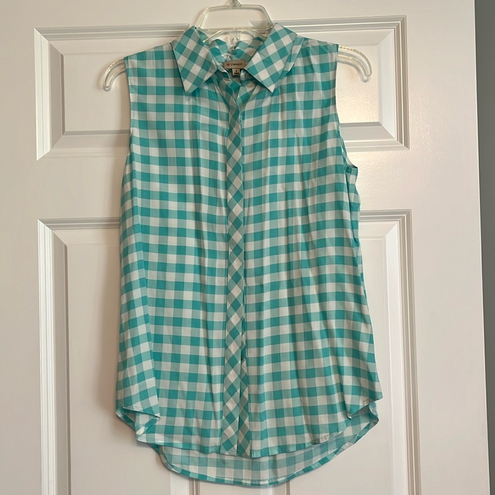 Women’s Botton Down Sleeveless Top